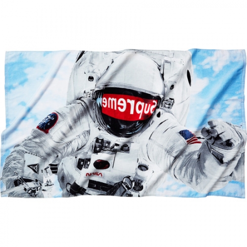 SUPREME슈프림_Astronaut Beach towel print (BLUE)