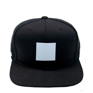 PAPERCODE페이퍼코드_LEATHER WHITE LOGO SNAPBACK